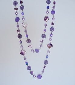 Sautoir perles & coquillages violet